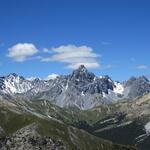 über die Täler Val Mingèr & Val Plavna, die wir auch durchquert haben, fällt unser Blick auf den Piz Plavna Dadaint