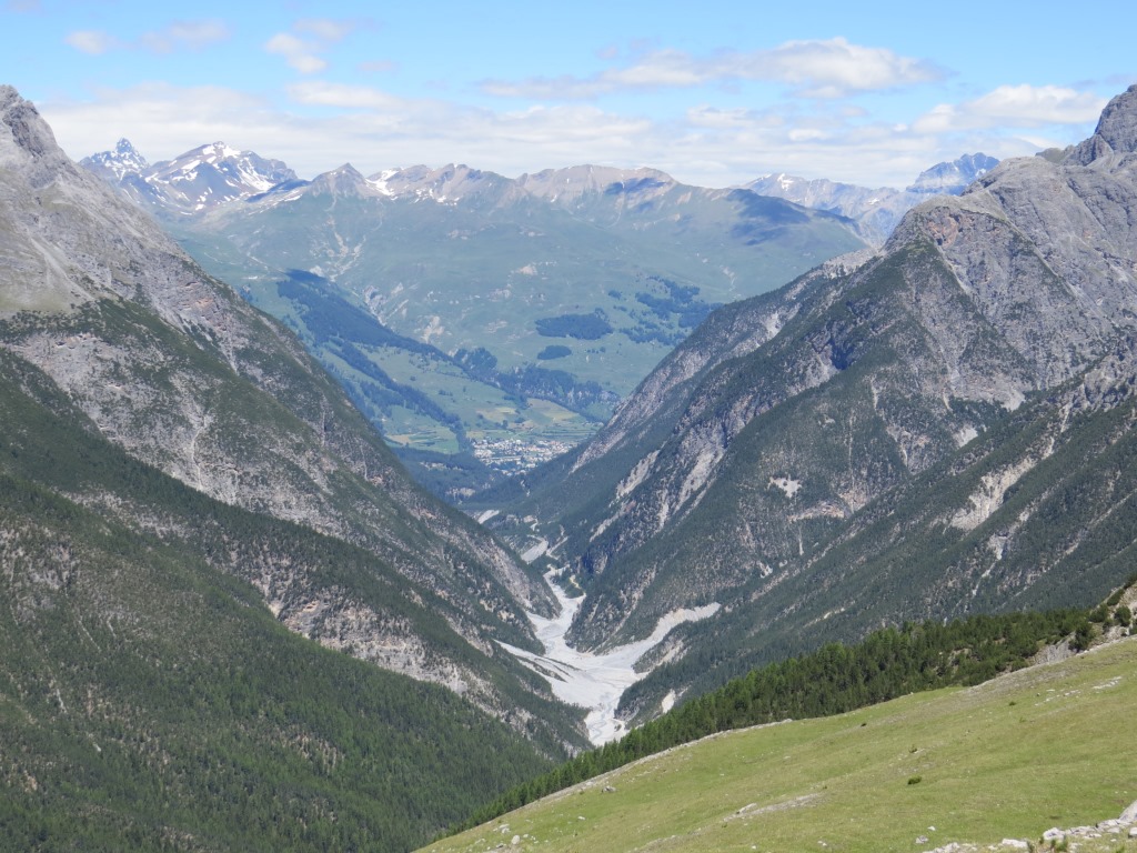 unter uns öffnet sich das Val S-charl – ein Tal, das wir bereits auf einer Schneeschuhtour erkundet haben