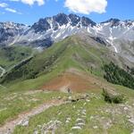 auf dem gleichen Weg, auf dem wir aufgestiegen sind, verlassen wir den Mot Tavrü mit seinem unglaublichen Panorama.