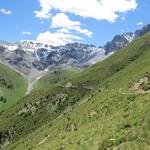 während dem Abstieg, schauen wir noch einmal in das Talende des Val Tavrü, das uns den ganzen Tag begleitet hat