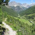 ein Blick hinaus zum Talausgang des Val Tavrü