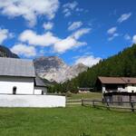 wir besuchen die kleine Kirche in S-charl