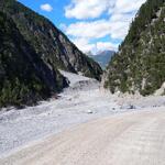 wie geplant fahren wir anschliessend durch das wilde Val S-charl...