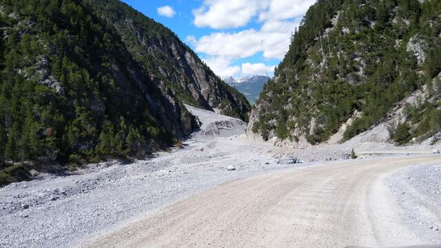 wie geplant fahren wir anschliessend durch das wilde Val S-charl...