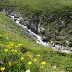 ...tost rechts unterhalb die Ova da la Val da Fain durch eine Schlucht