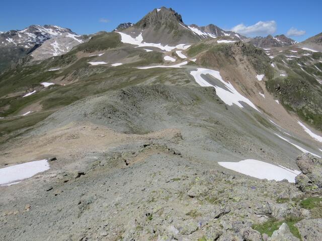 es geht wieder zurück zur Fuorcla Chamuera. Der Piz Chatscheders zeigt uns klar die Richtung