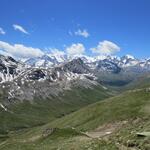 ...und steigen mit einem prachtvollen Panorama, in das Val da Fain hinunter