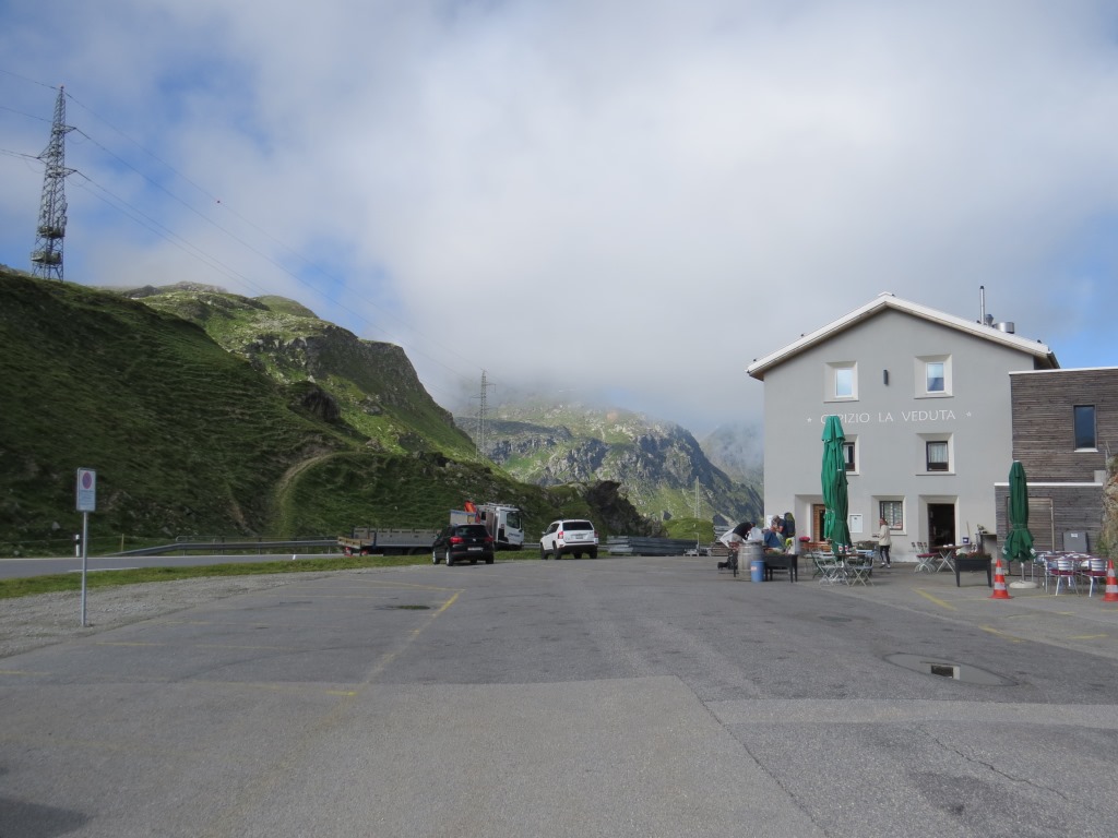 in St. Moritz stiegen wir vom Auto ins Postauto um, das uns zum Julierpass brachte