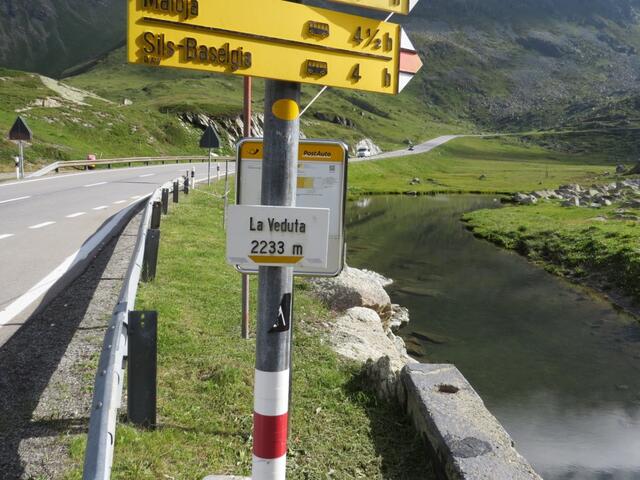 unterhalb der Passhöhe beim Gasthaus "La Veduta" 2233 m.ü.M. beginnt die heutige Wanderung