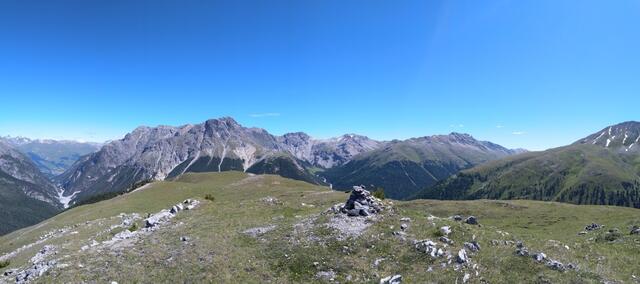 Blick zum Piz Madlain, ins Val Sesvenna, zum Piz d'Immez und zum Piz Cristanas