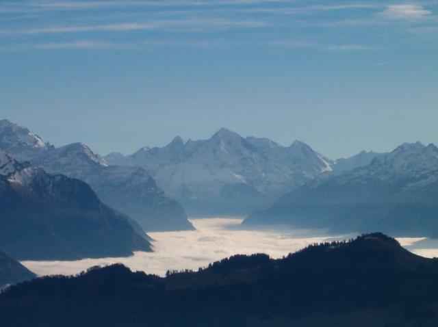 Blick Richtung Uri. In der Mitte der Bristen