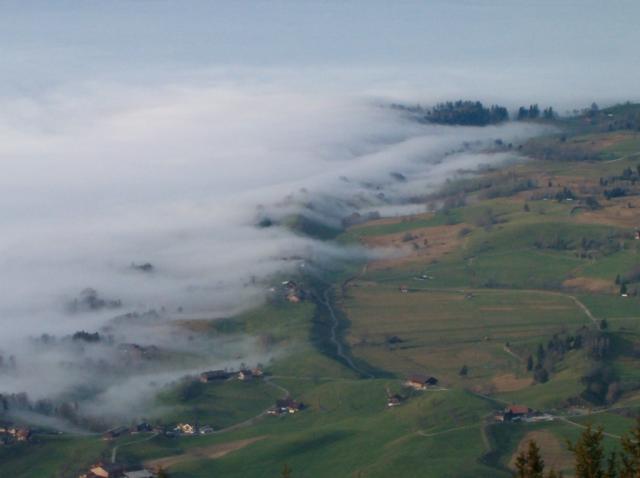 die Nebeldecke erreicht den Zugerberg