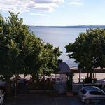 ...geniesst man eine sehr schöne Aussicht auf den Lago di Bracciano