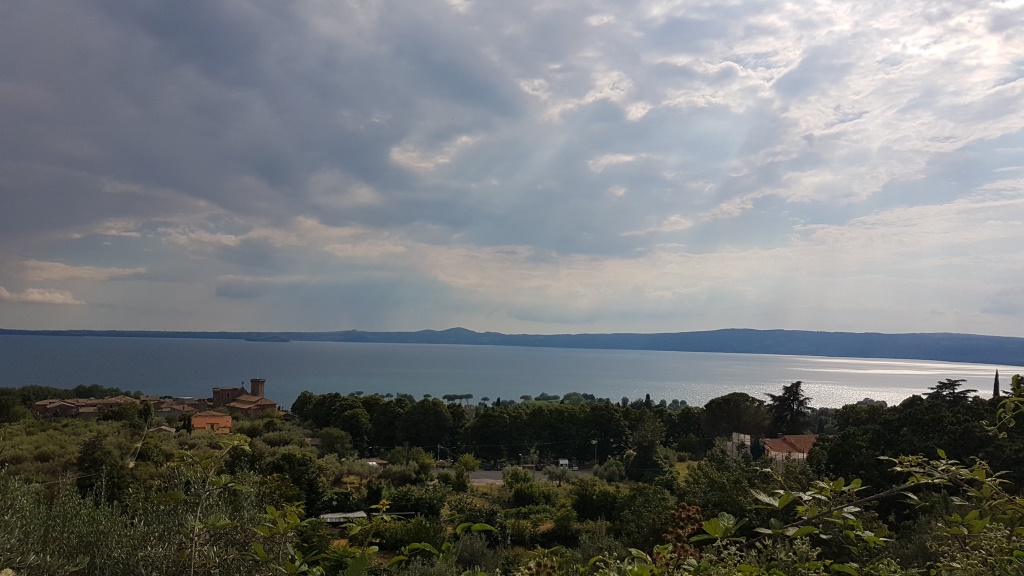 nach einer schönen Fahrt erscheint vor uns das am Lago di Bolsena gelegene Bolsena