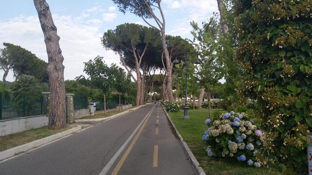 wir fahren durch das Zentrum von Bolsena