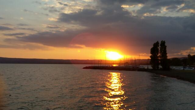 während dem Nachtessen erleben wir einen traumhaften Sonnenuntergang