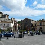 beim schönen Dorfplatz von Bolsena