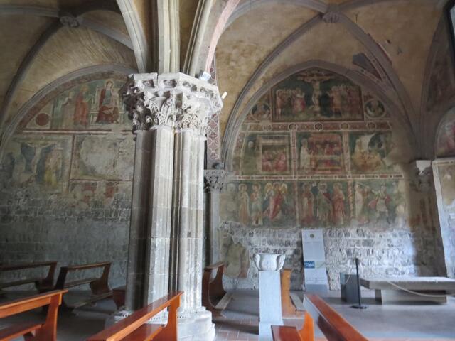 die Fresken aus Spätgotik und Frührenaissance sind sehr schön erhalten. Hier ruht auch Defuk der Weinliebhaber