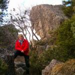 zwischen riesige Felsbrocken hindurch