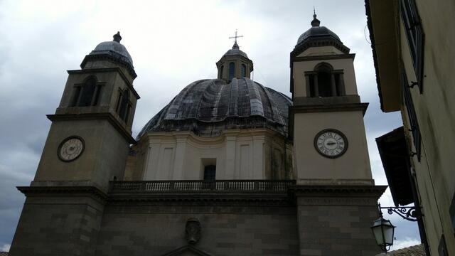 bei der Basilica di Santa Margherita und dem Bischofspalast, endet unsere heutige Etappe