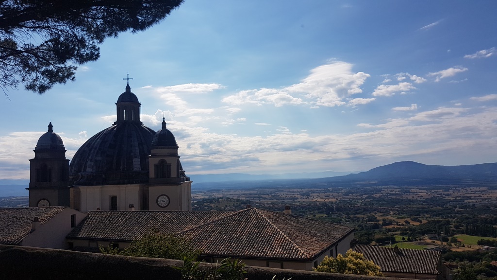 an der Basilica di Santa Margherita mit seiner grossen Kuppel vorbei...