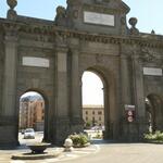 durch das Stadttor Porta Fiorentina betreten wir die historische Altstadt von Viterbo