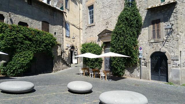 nach dem Mittagessen schlendern wir durch die Altstadt von Viterbo