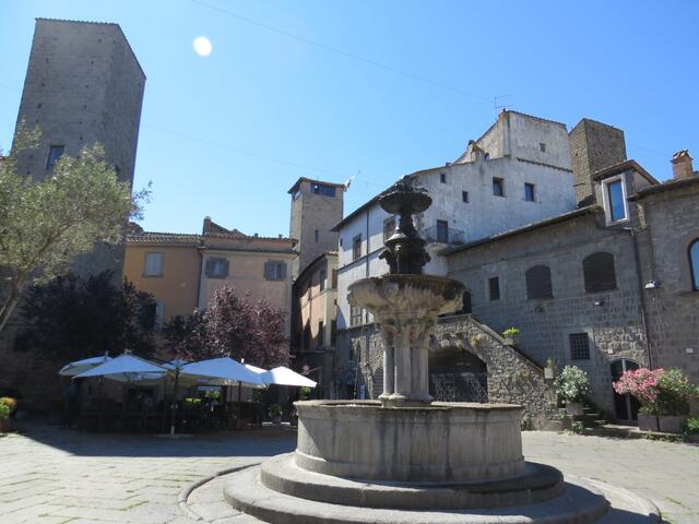 bevor wir die heutige Etappe starten, geniessen wir in einem Ristorante bei der  Piazza del Gesù einen Cappuccino