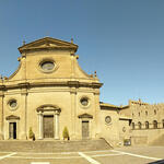sehr schönes Breitbildfoto der Piazza San Lorenzo mit Kathedrale und Palazzo Papale