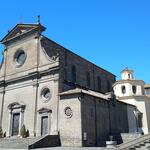 die schöne Kathedrale San Lorenzo aus dem 12. Jahrhundert