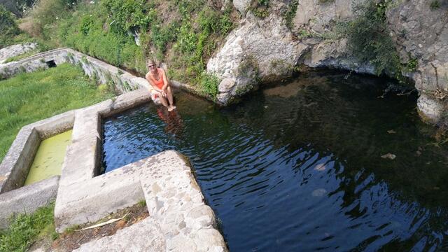 bei dieser Hitze die Füsse und Beine in das kühle Wasser hineintauchen, es gibt nichts schöneres