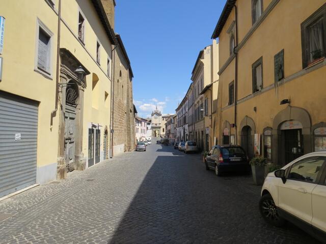 wir durchschreiten das Stadttor und befinden uns nun in der Altstadt von Capranica