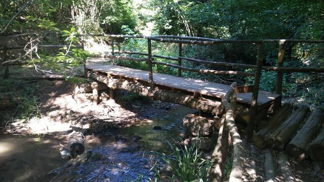 und wieder so eine schöne Holzbrücke