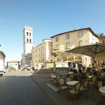 weiter geht es zur Piazza del Comune mit dem Torre del Popolo