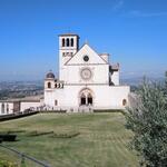 die Unterkirche ist im romanischen Stil errichtet, die Oberkirche im gotischen Stil