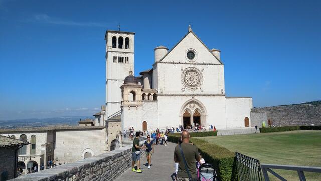 mit dem Bau der Basilika wurde im Juli 1228 begonnen, im Jahr der Heiligsprechung von Franziskus