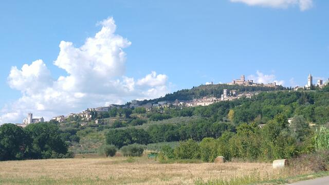 mit Blick auf Assisi fahren wir danach weiter nach San Damiano