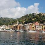 wir blicken auf das wunderschön und malerisch gelegene Portofino