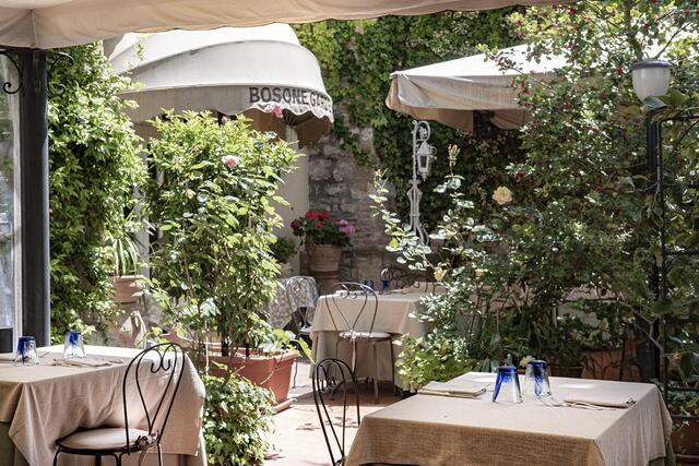 im Ristorante Bosone Garden mitten in der Altstadt von Gubbio, haben wir danach sehr gut zu Abend gegessen