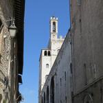 ...und schauen hinauf zum Palazzo dei Consoli