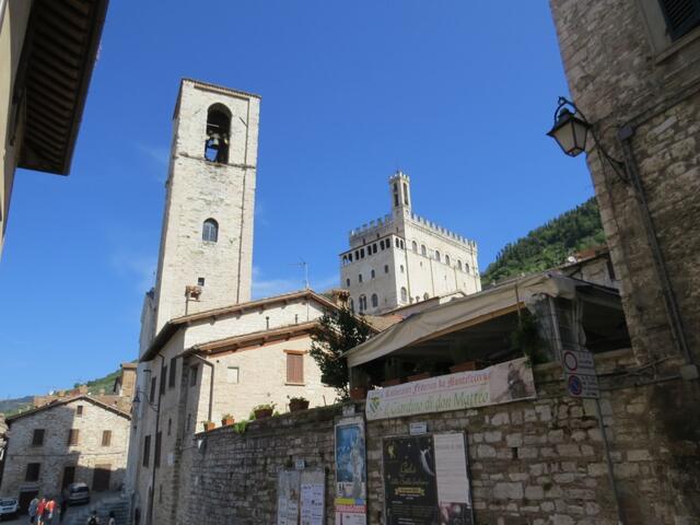 die Chiesa di San Giovanni Battista und der Palazzo dei Consoli