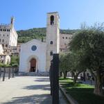 ...was für ein Anblick! Palazzo dei Consoli und Chiesa di San Giovanni Battista