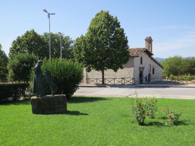 wir erreichen das Kirchlein Santa Maria della Vittorina 9.Jhr. Es steht an dem Platz,...