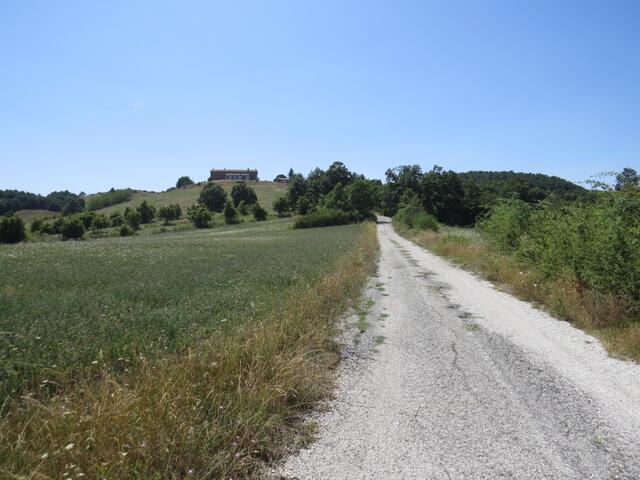 durch diese abwechslungsreiche Landschaft wandern wir weiter leicht aufwärts