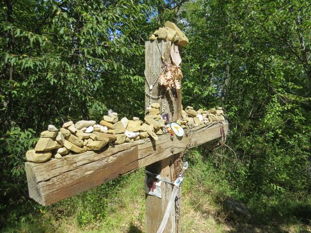 ...das uns sofort an die vielen Kreuze auf dem Jakobsweg in Spanien erinnert