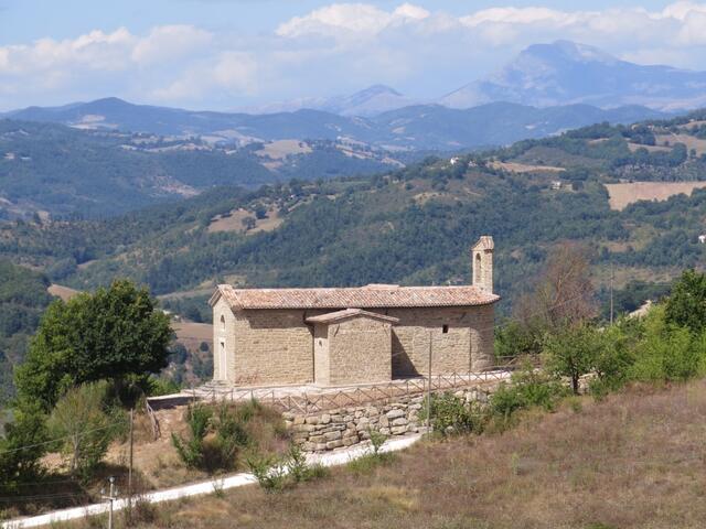 auf dem Weg zur kleinen Kirche von Coccorano 1057 erbaut. Der Fürst von Coccorano war ein grosser Bewunderer von San Francesco