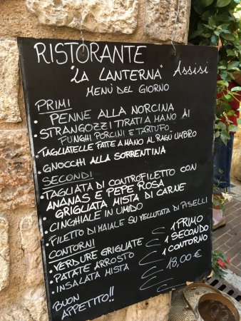im Ristorante La Lanterna mitten in der Altstadt von Assisi, geniessen wir danach das Abendessen