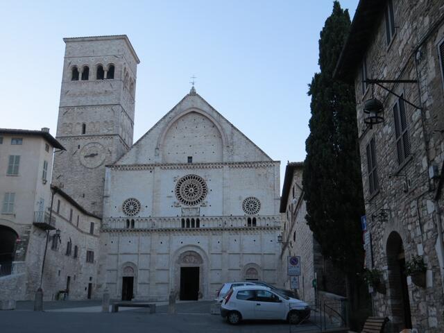 an der Kathedrale San Rufino vorbei...