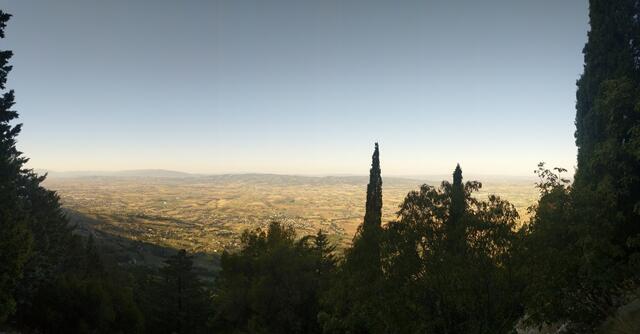 die Aussicht auf die Ebene bei Assisi wird immer gewaltiger