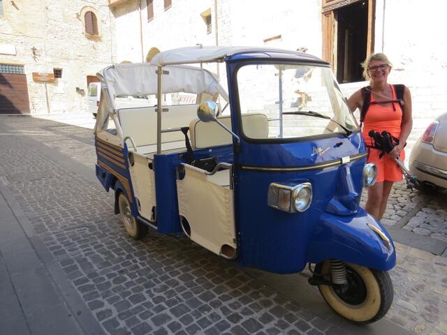 mit dieser stretch Variante einer Vespa, könnten wir wieder nach Assisi zurückfahren